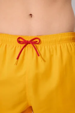 Bañador corto básico amarillo Sockarrats