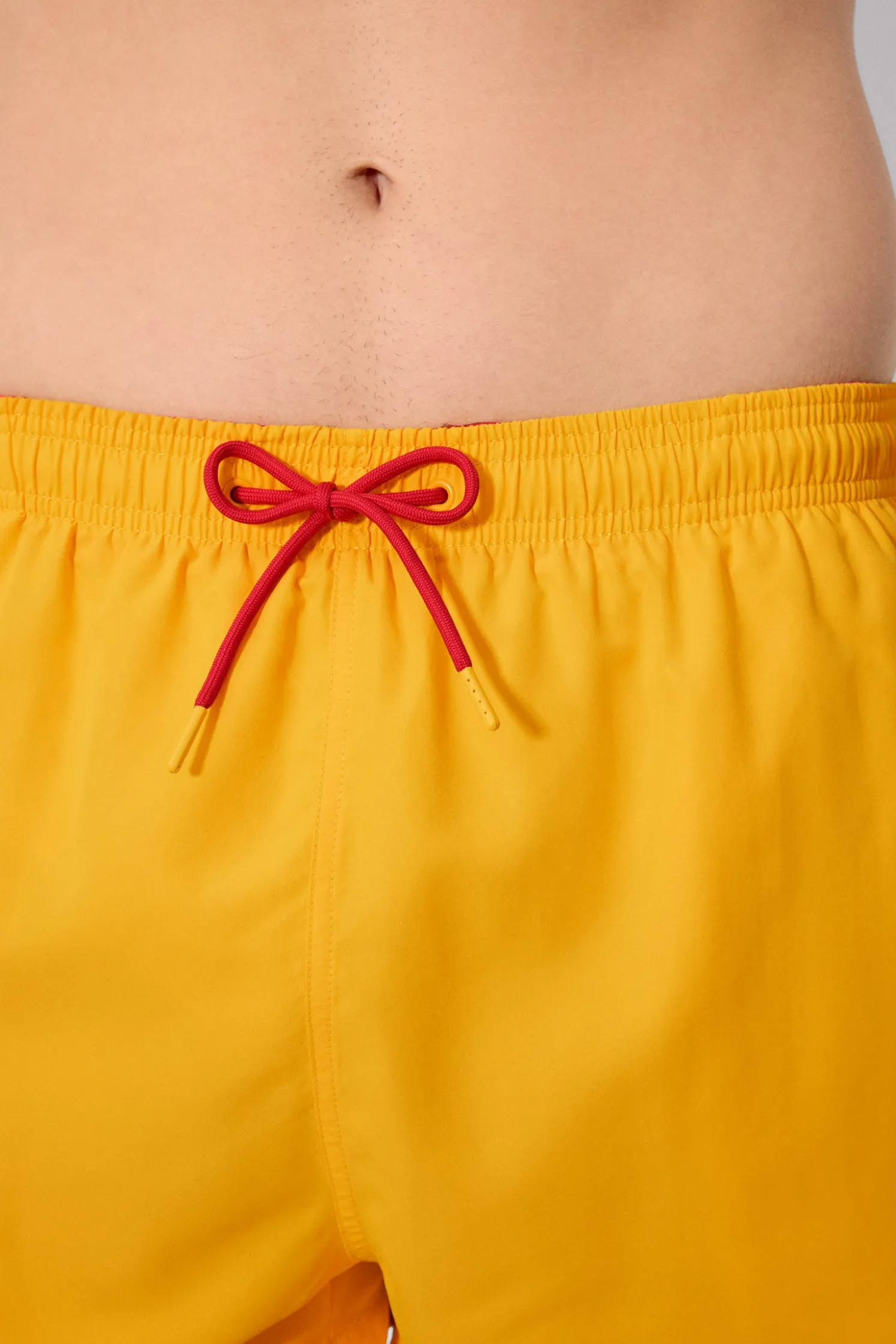 Bañador corto básico amarillo Sockarrats