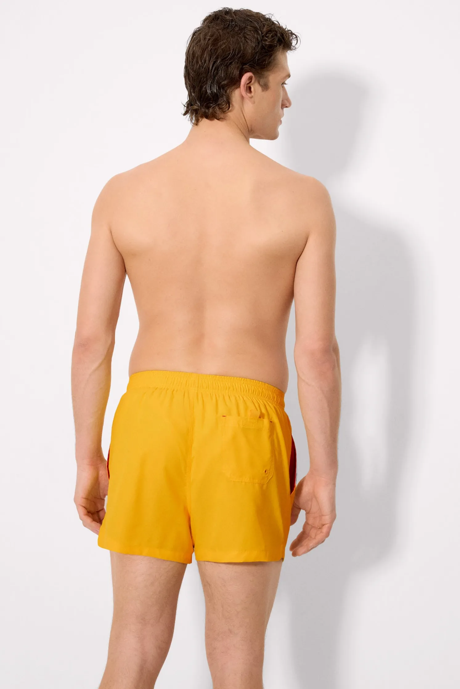Bañador corto básico amarillo Sockarrats