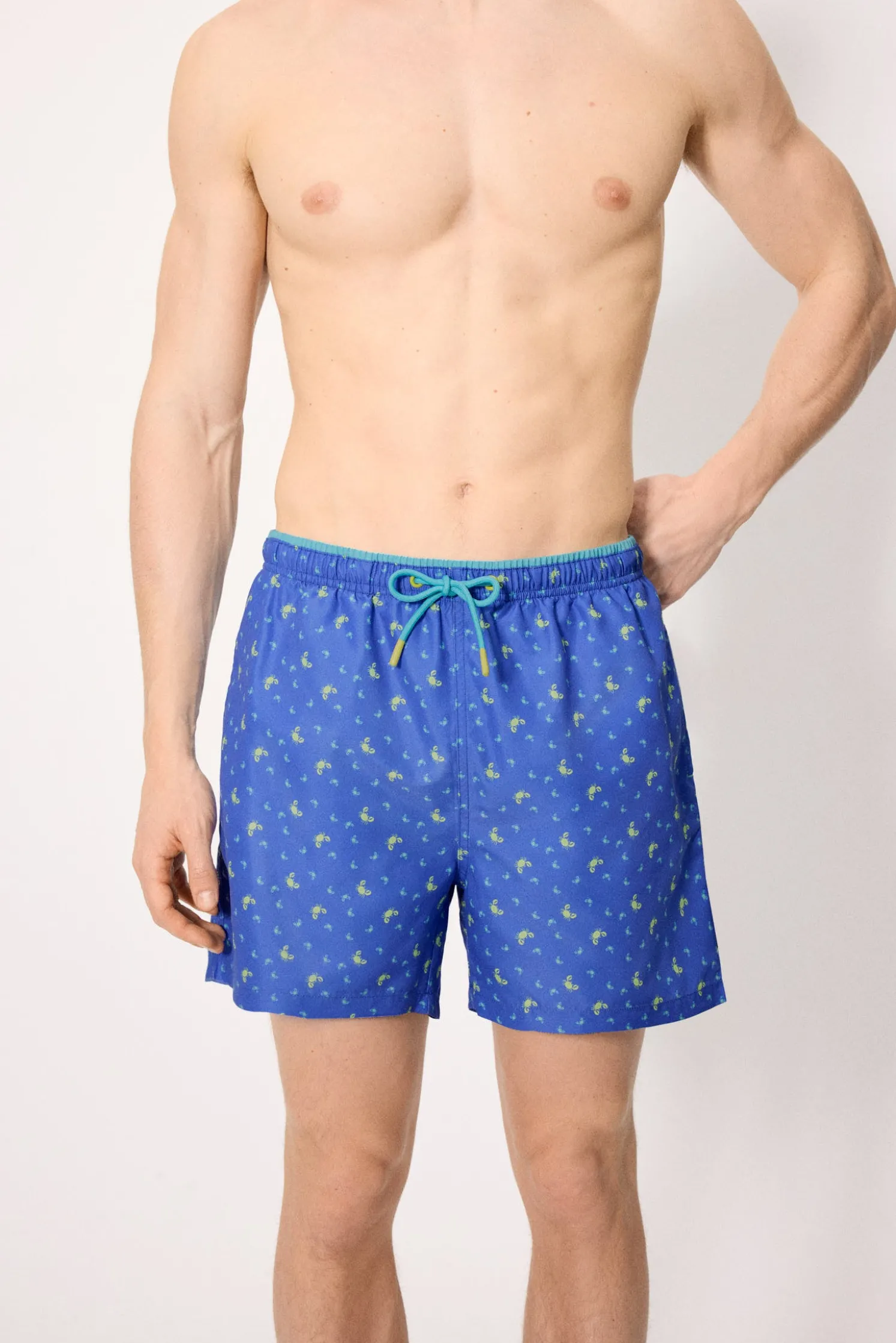 Bañador medio estampado cangrejos azul