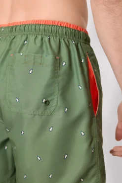 Bañador medio estampado pingüinos verde