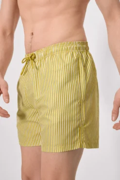 Bañador medio estampado rayas amarillo