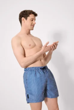 Bañador medio estampado rayas azul