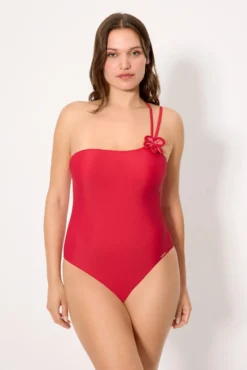 Bañador reductor con aro rojo detalle flor crochet copa C