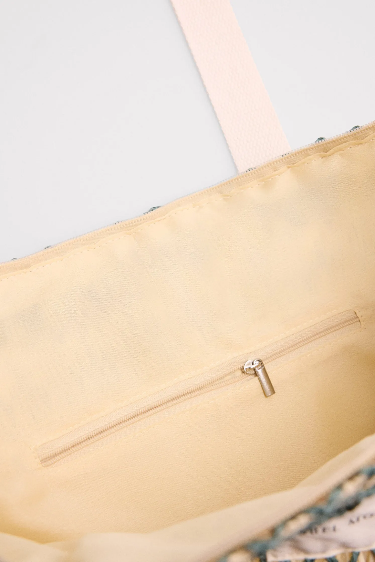 Bolso de playa de rafia beige y verde