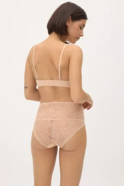 Braga alta encaje nude