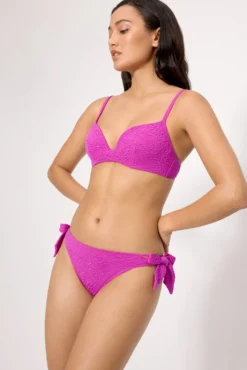 Braga bikini anudada con textura lila