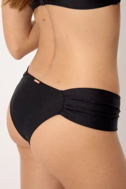 Braga bikini brasileña con brillo negro
