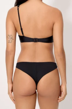Braga bikini brasileña en V negro con brillo