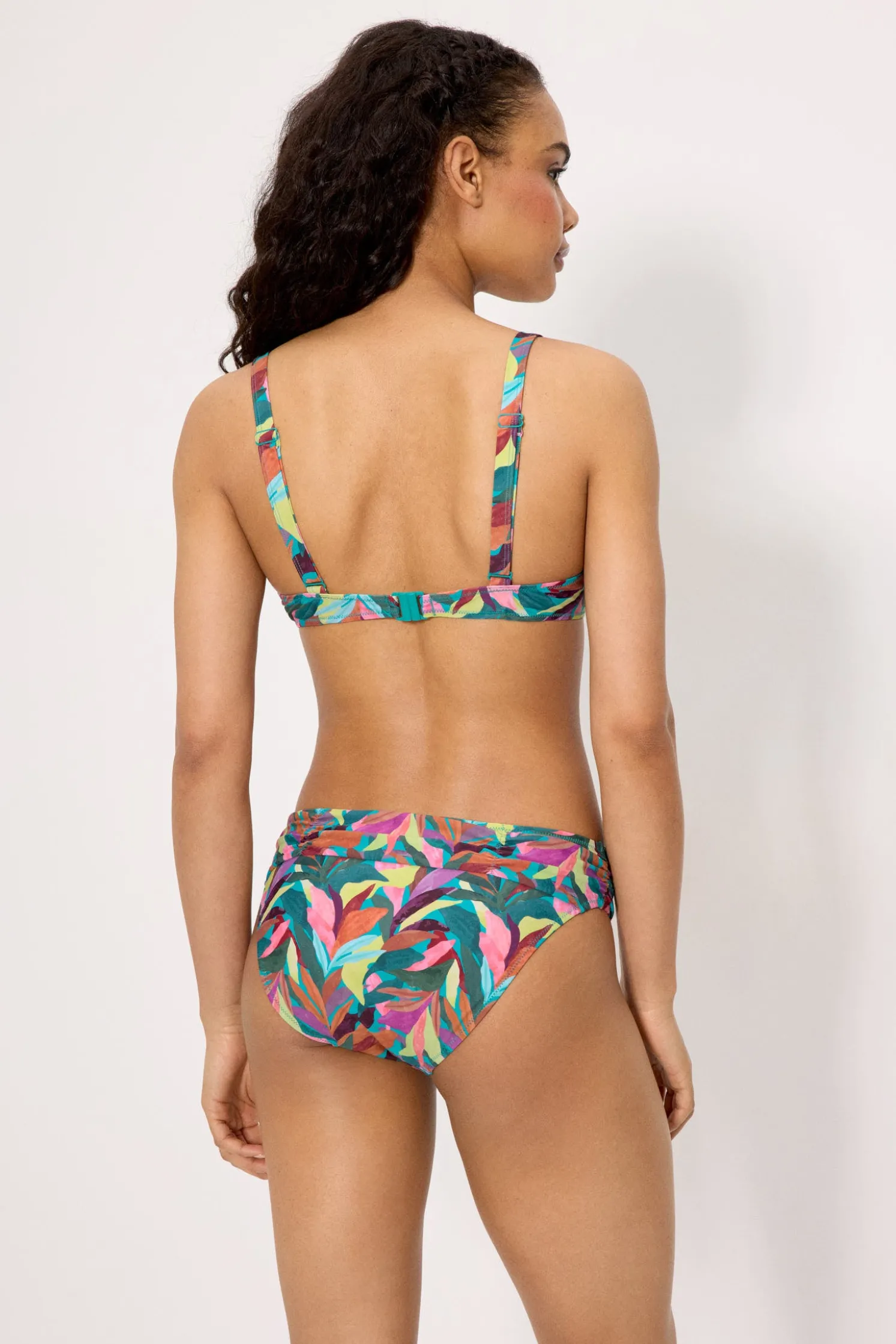 Braga bikini moldeadora midi hojas