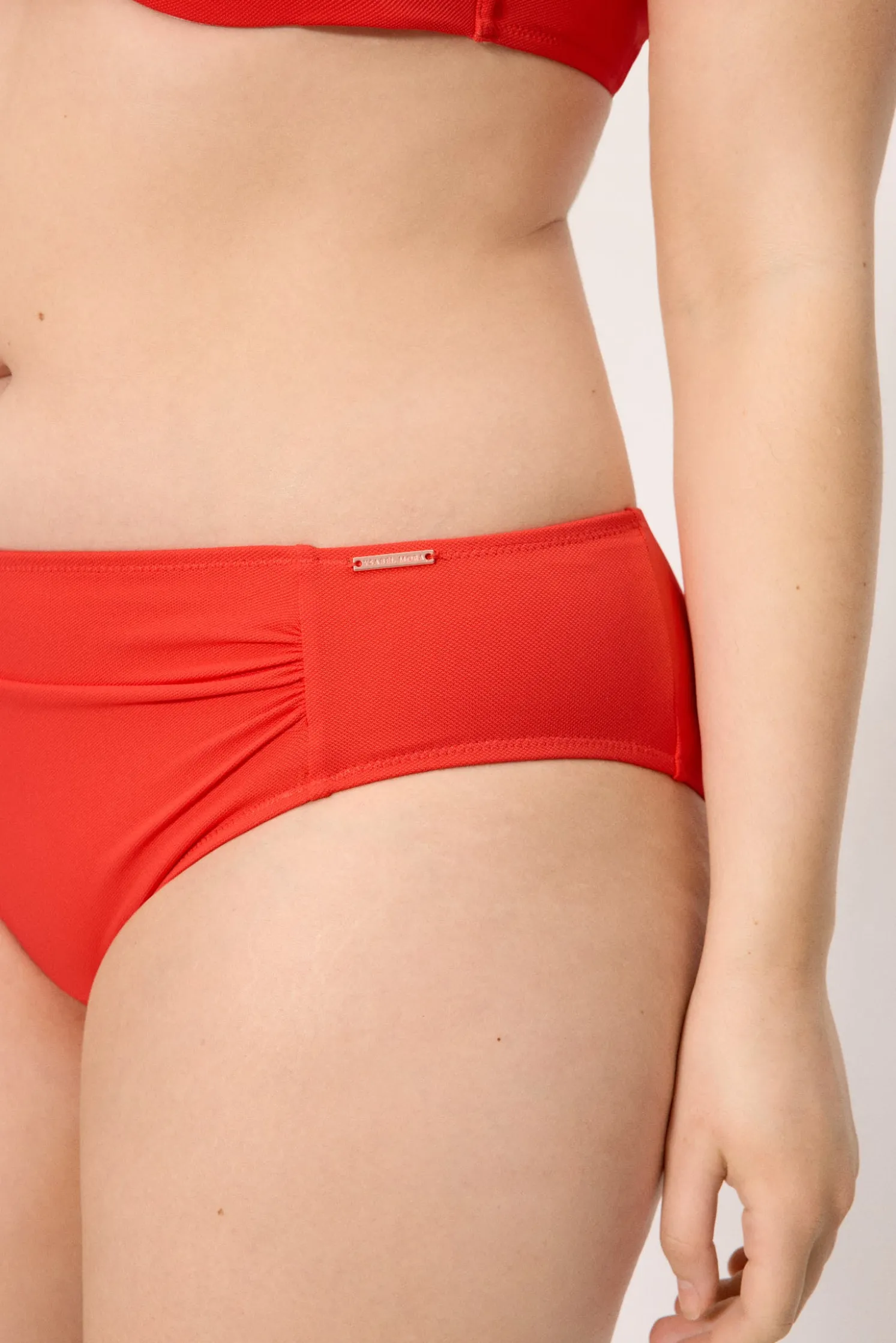 Braga bikini moldeadora midi micropiqué coral