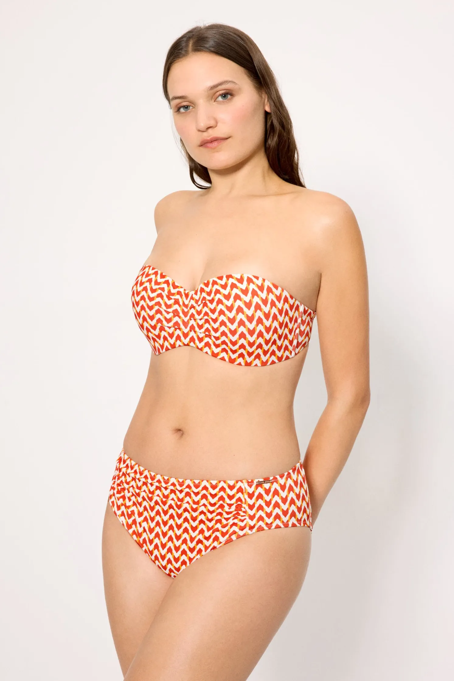 Braga bikini moldeadora midi micropiqué estampada coral