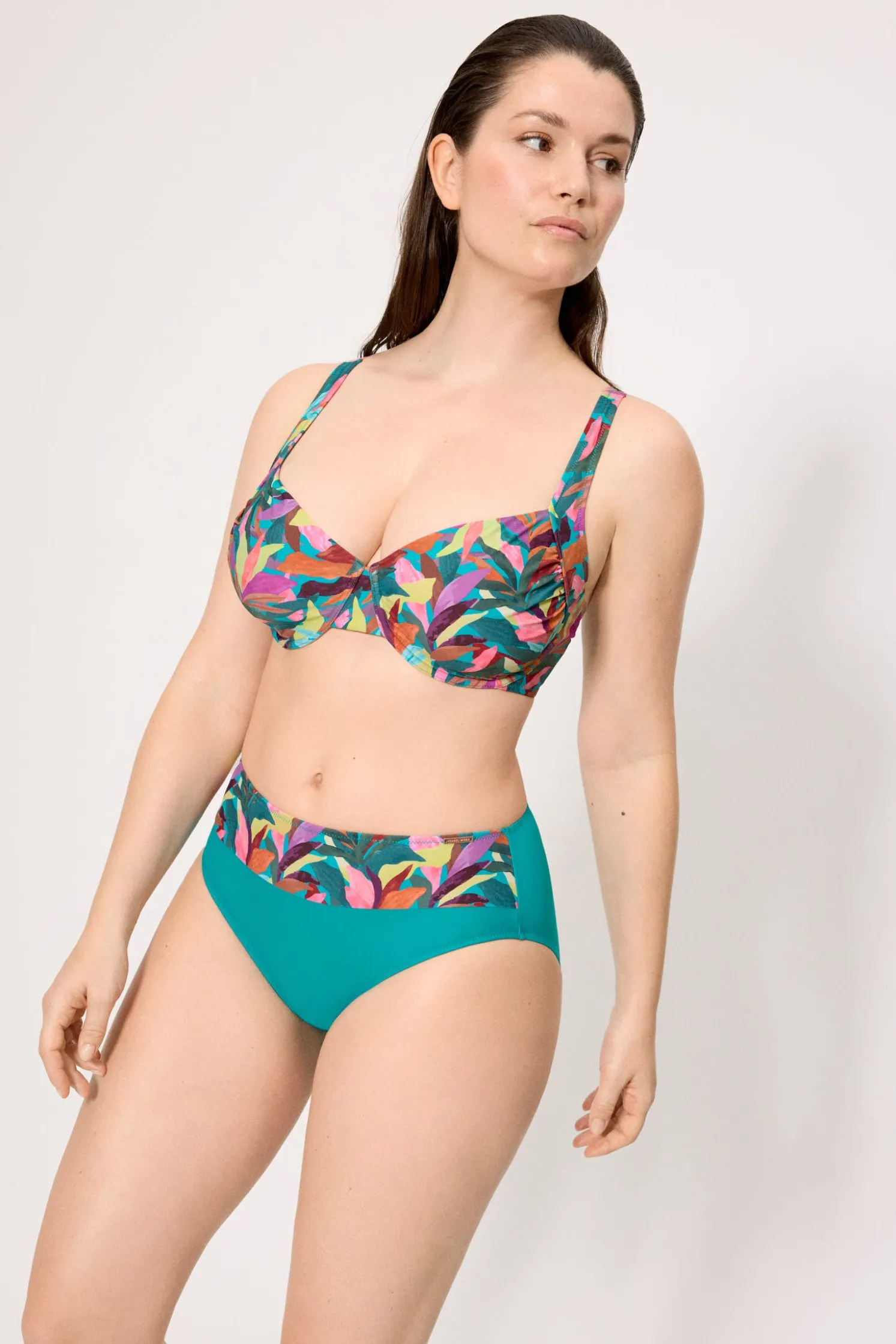 Braga bikini reductora alta hojas