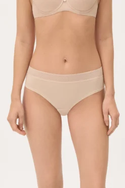 Braga midi adapt encaje con acabados invisibles nude