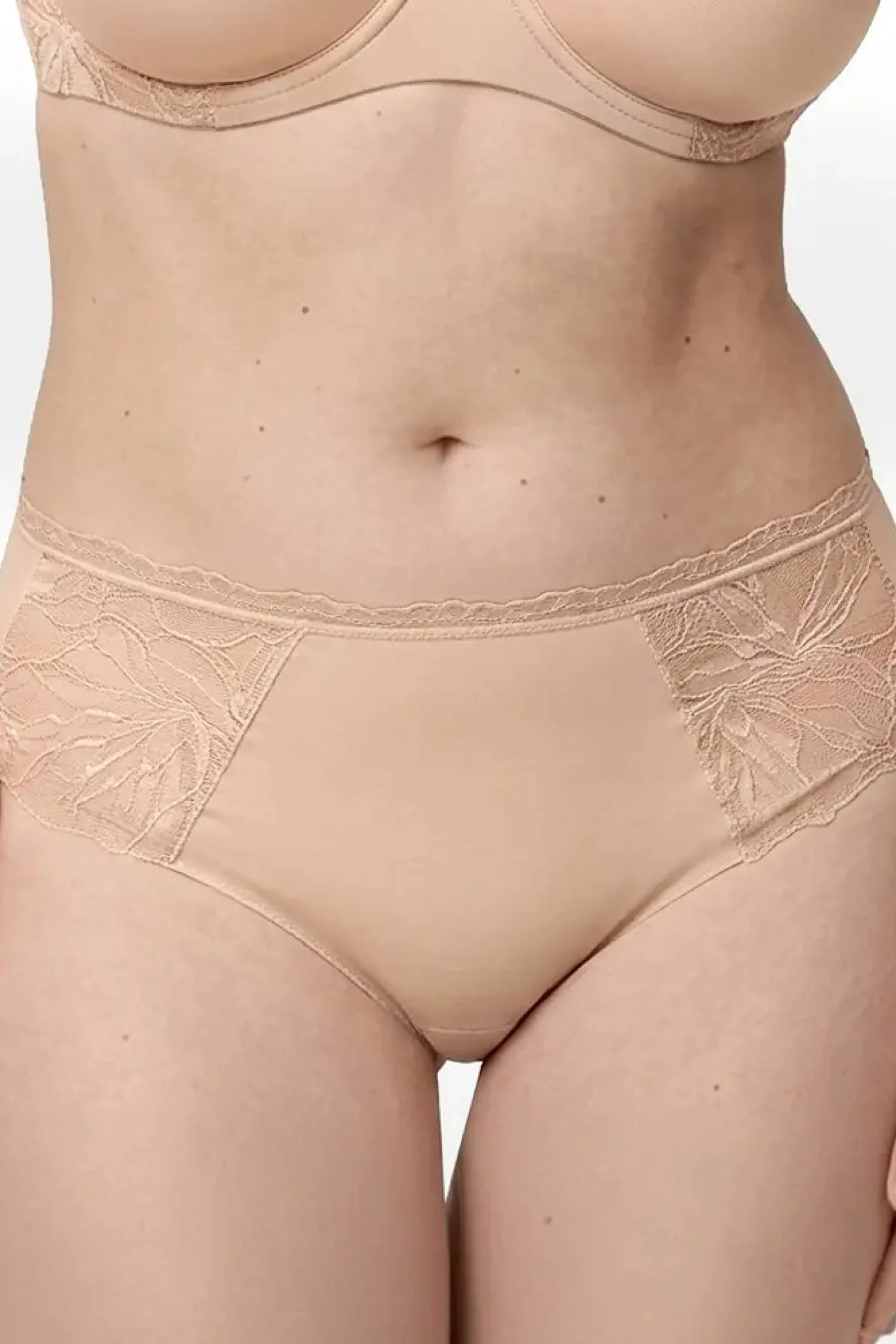 Braga midi detalles encaje nude