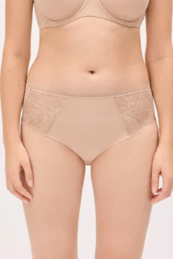 Braga midi detalles encaje nude
