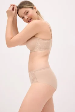 Braga midi detalles encaje nude