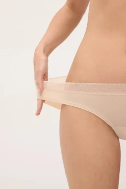 Braga mini adapt encaje con acabados invisibles nude