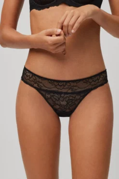 Braga mini encaje negro