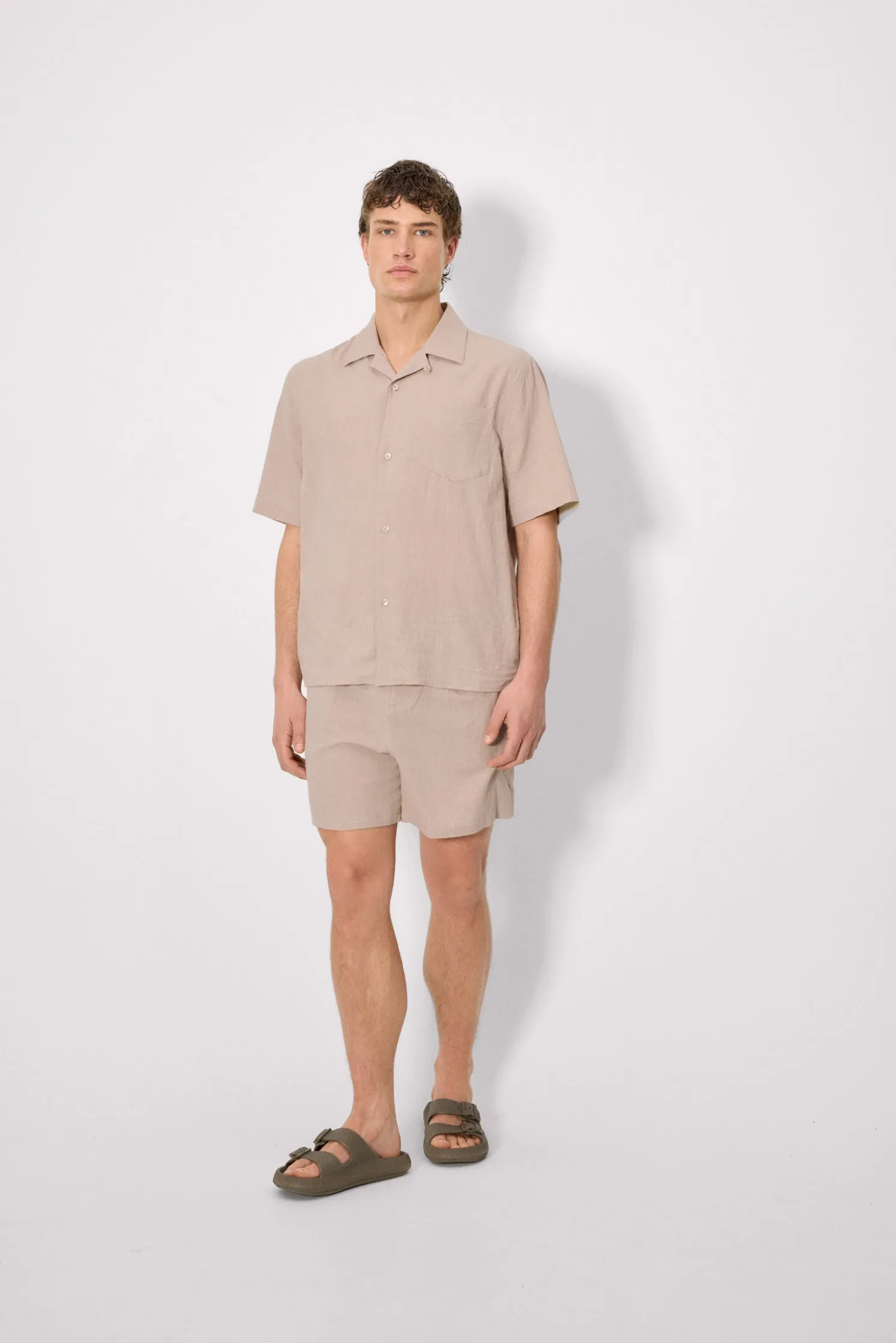 Camisa manga corta abotonada algodón topo