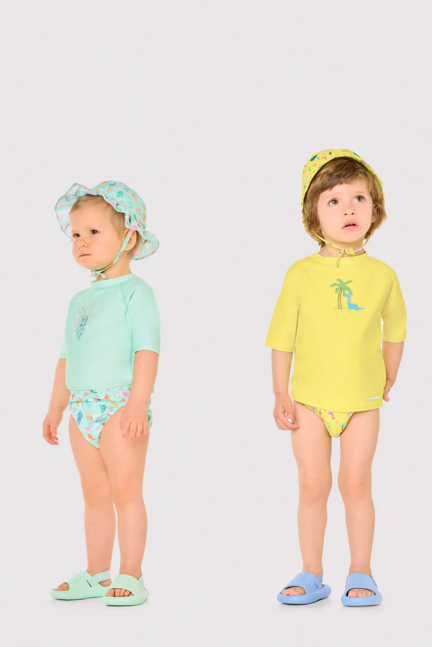 Camiseta de baño bebé dibujo dinosaurio y palmera amarillo