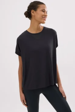 Camiseta deportiva manga corta fluida negra