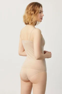 Camiseta interior tirante fino nude