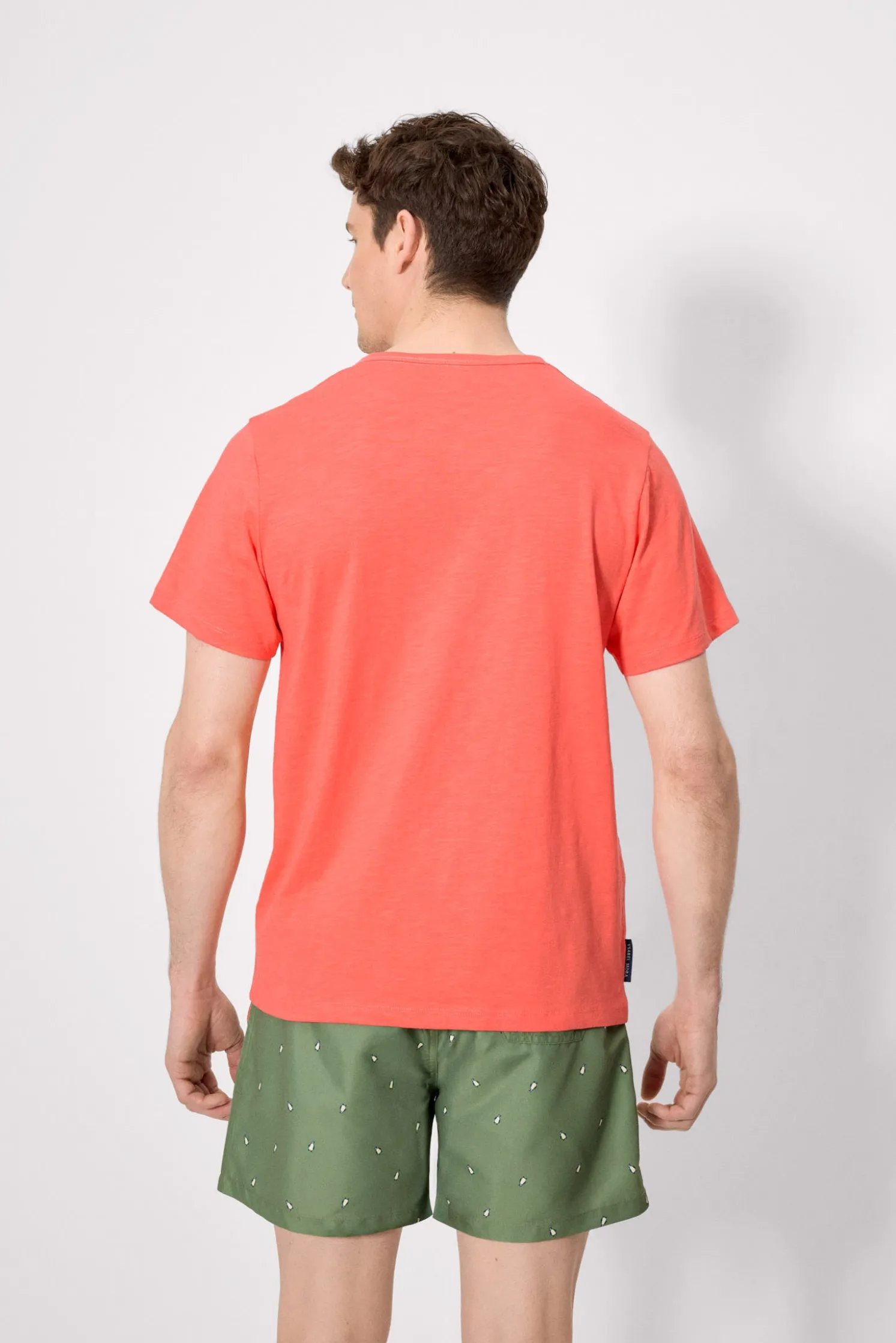 Camiseta manga corta básica cuello panadero coral