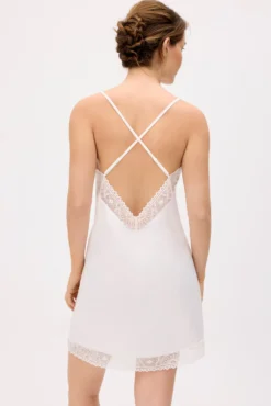 Camisón de tirantes de satén blanco | Colección Novia