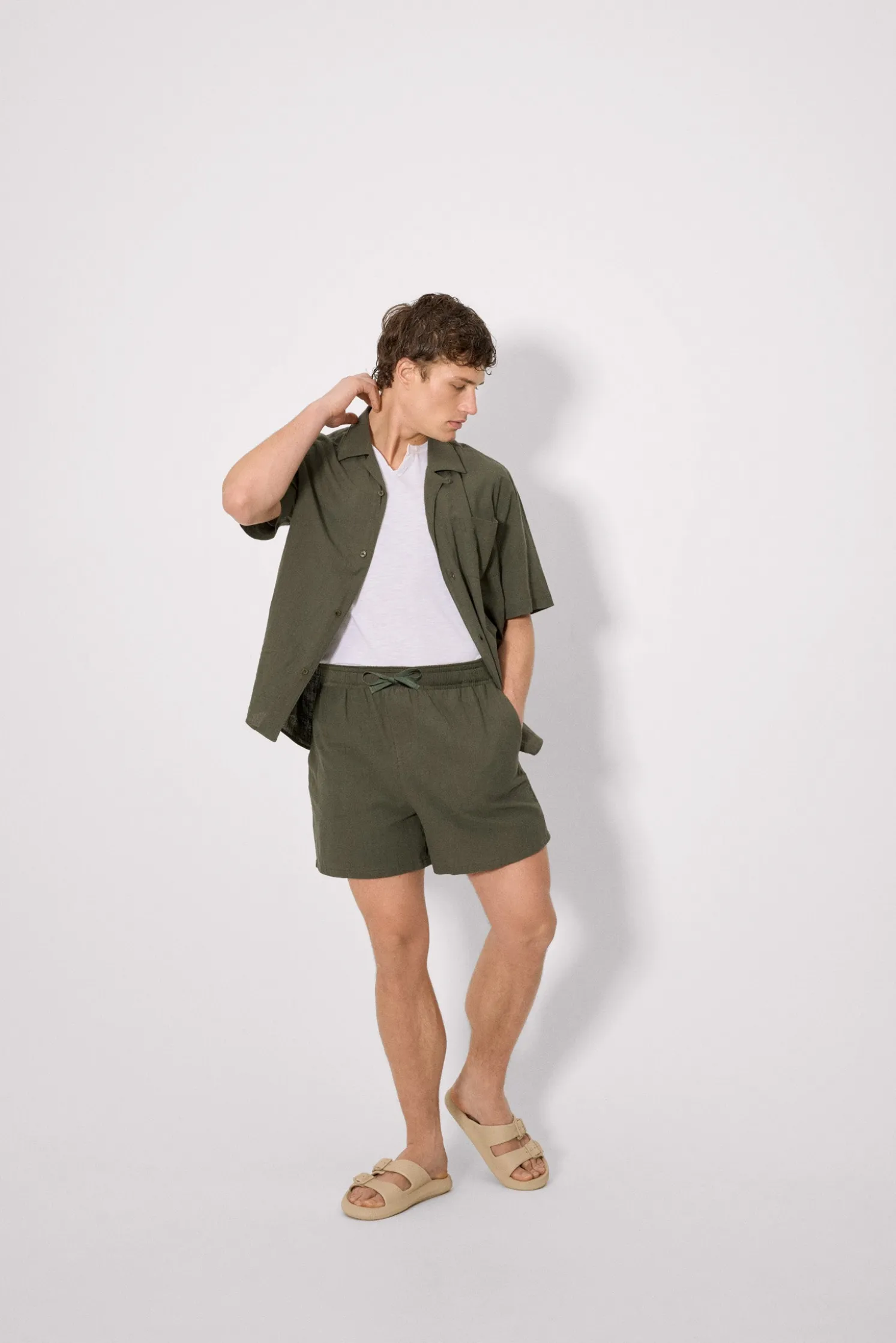 Chanclas hombre hebillas beige