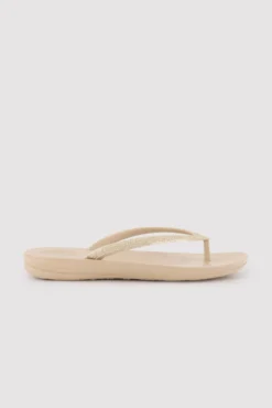 Chanclas tira brillante beige