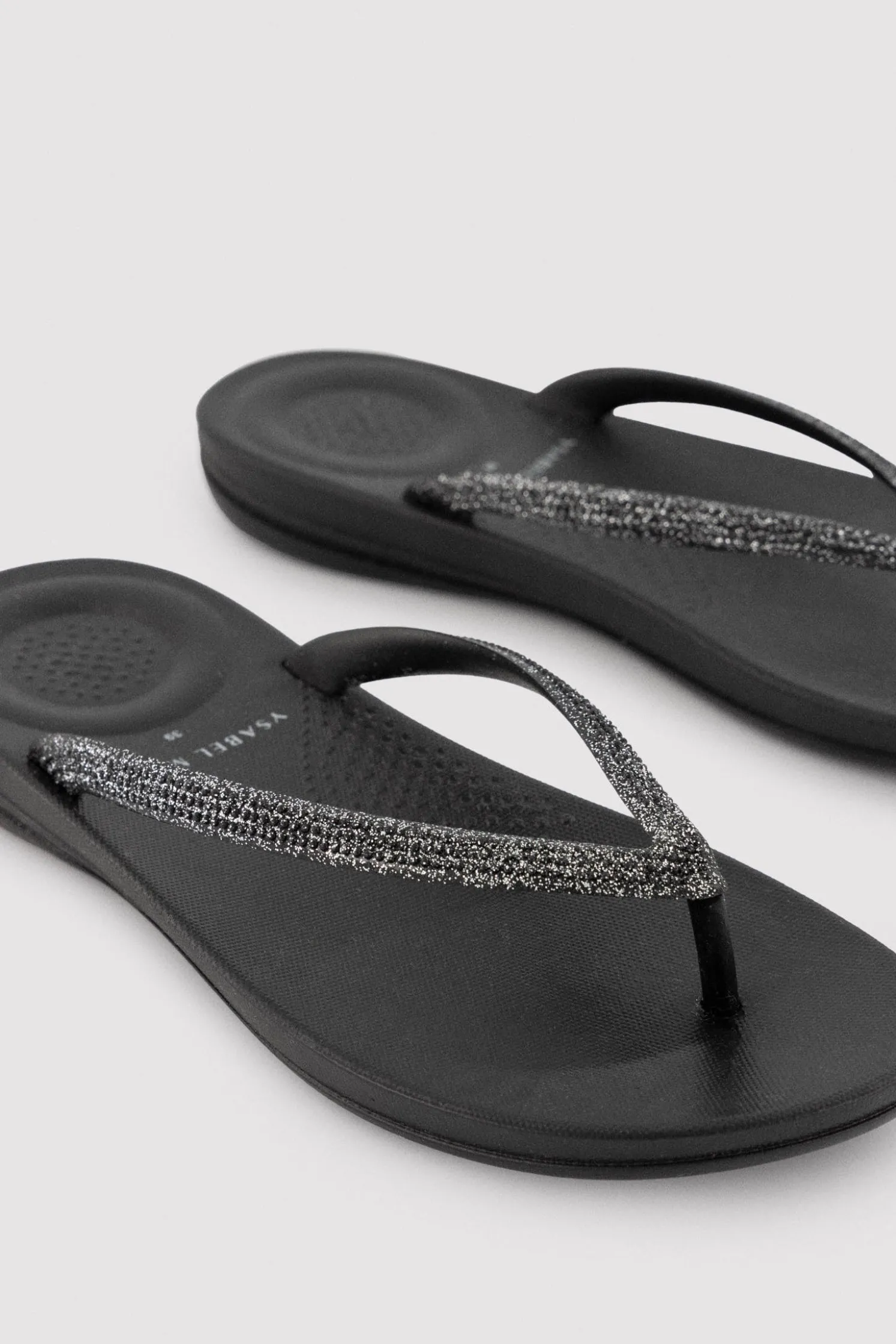 Chanclas tira brillante negras