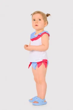 Conjunto bebé camiseta y braguita detalles volantes y lazos estampado flores