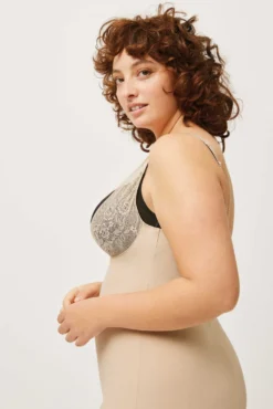 Dress-up reductor nude