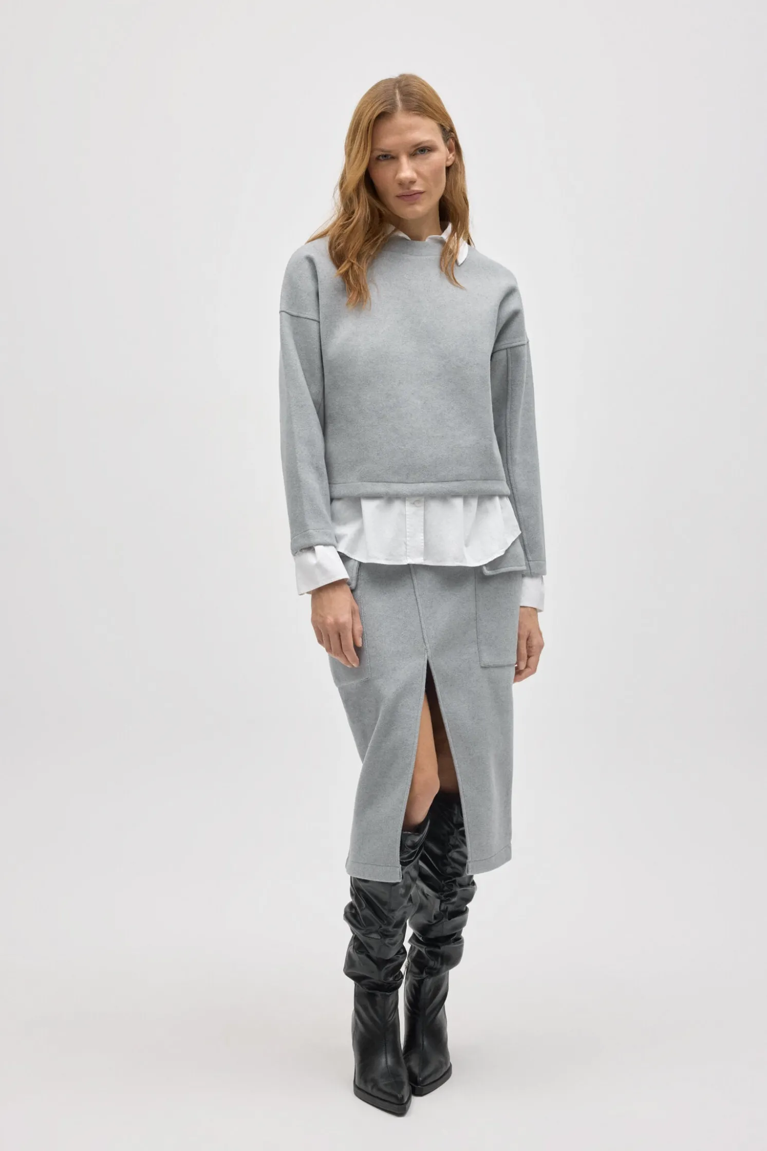 Falda midi cálida estilo cargo gris