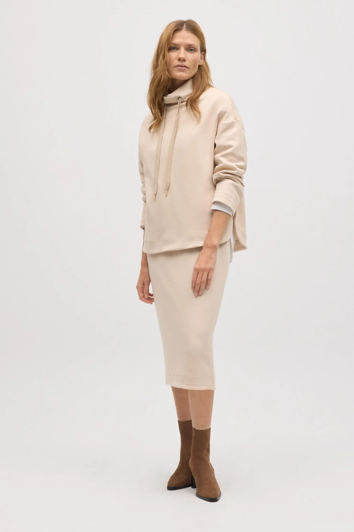 Falda midi fluida marfil