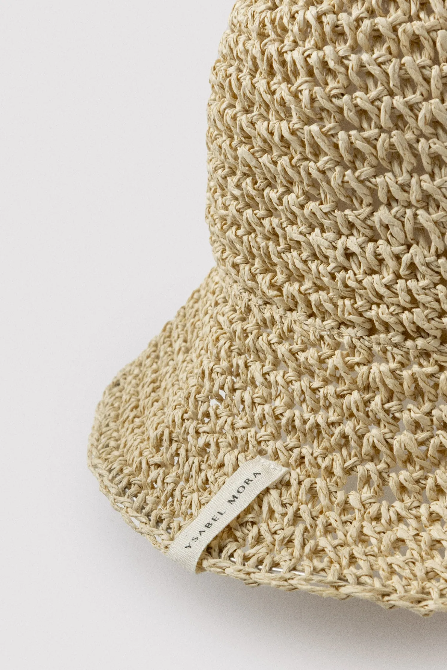 Gorro de rafia con borde moldeable