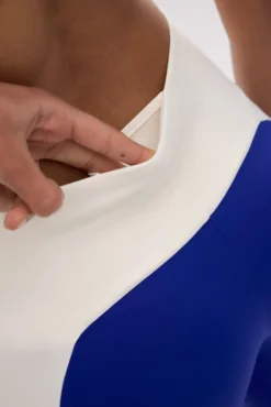 Leggings deportivos largos efecto push-up azul con franja en contraste