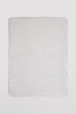 Manta de bebé topitos gris perla