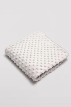 Manta de bebé topitos gris perla