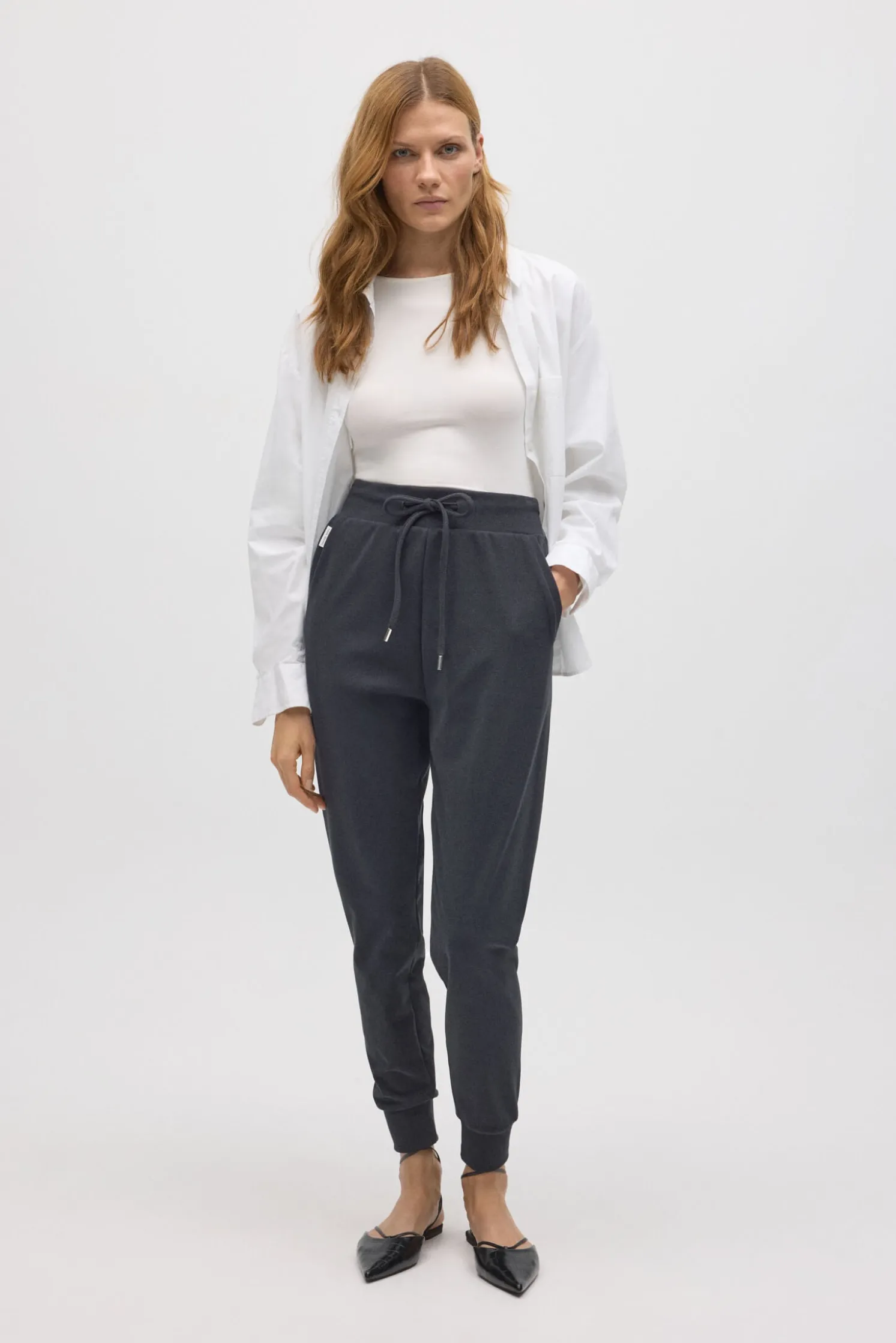 Pantalón jogger con textura marengo