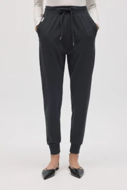 Pantalón jogger con textura marengo
