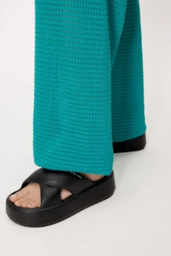 Pantalón largo calado turquesa