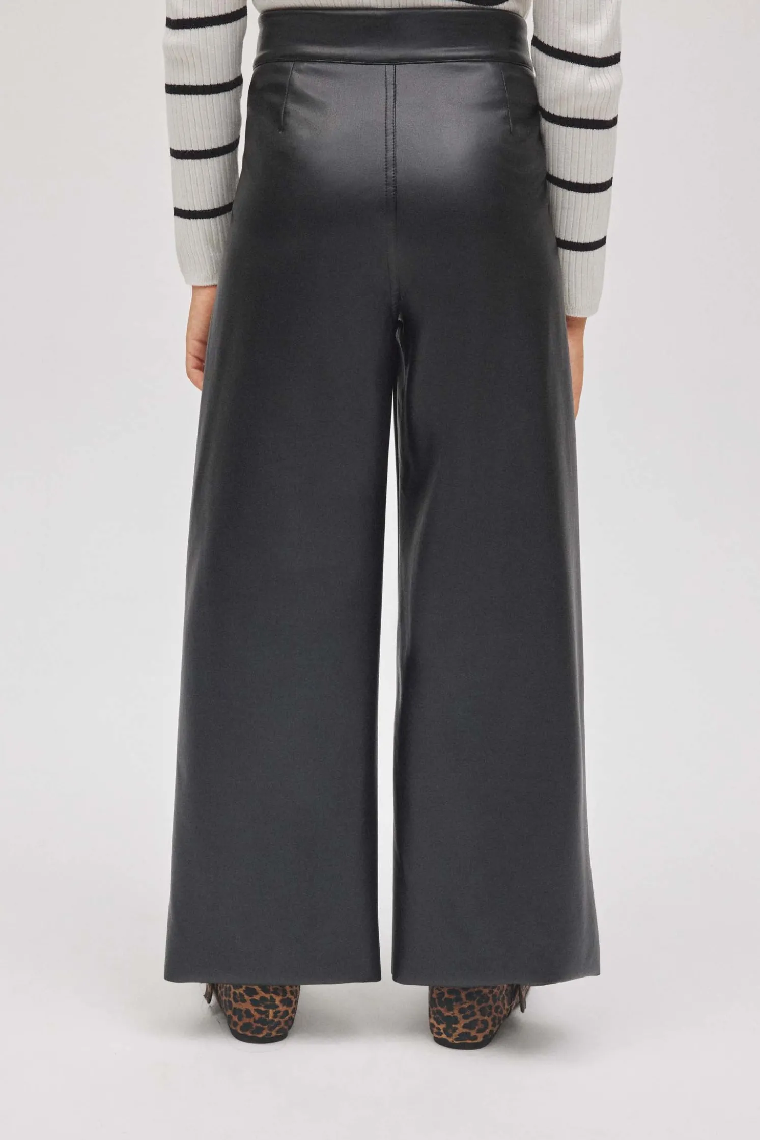 Pantalón niña efecto piel ancho negro