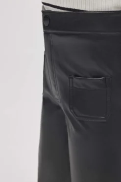 Pantalón niña efecto piel ancho negro