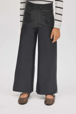 Pantalón niña efecto piel ancho negro
