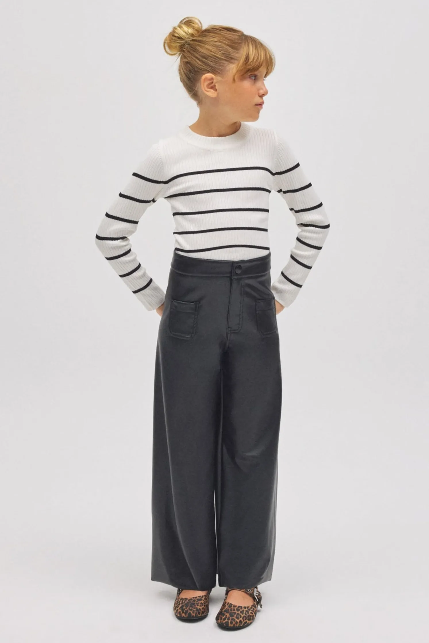 Pantalón niña efecto piel ancho negro