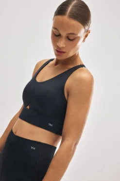 Sujetador deportivo compressive detalle abertura sujeción media negro