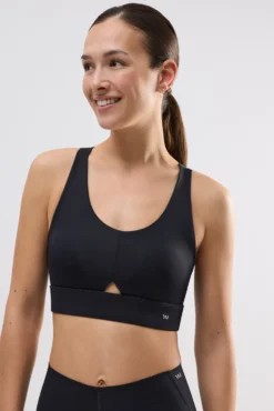 Sujetador deportivo compressive detalle abertura sujeción media negro