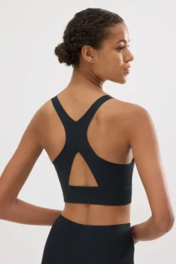 Sujetador deportivo compressive detalle abertura sujeción media negro